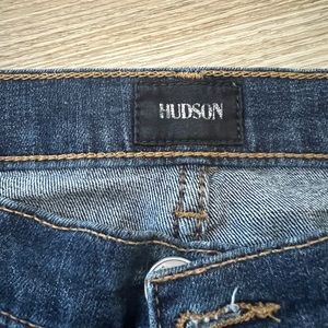 Hello, I'm selling a gently used pair of Hudson jeans size 27. High rise
